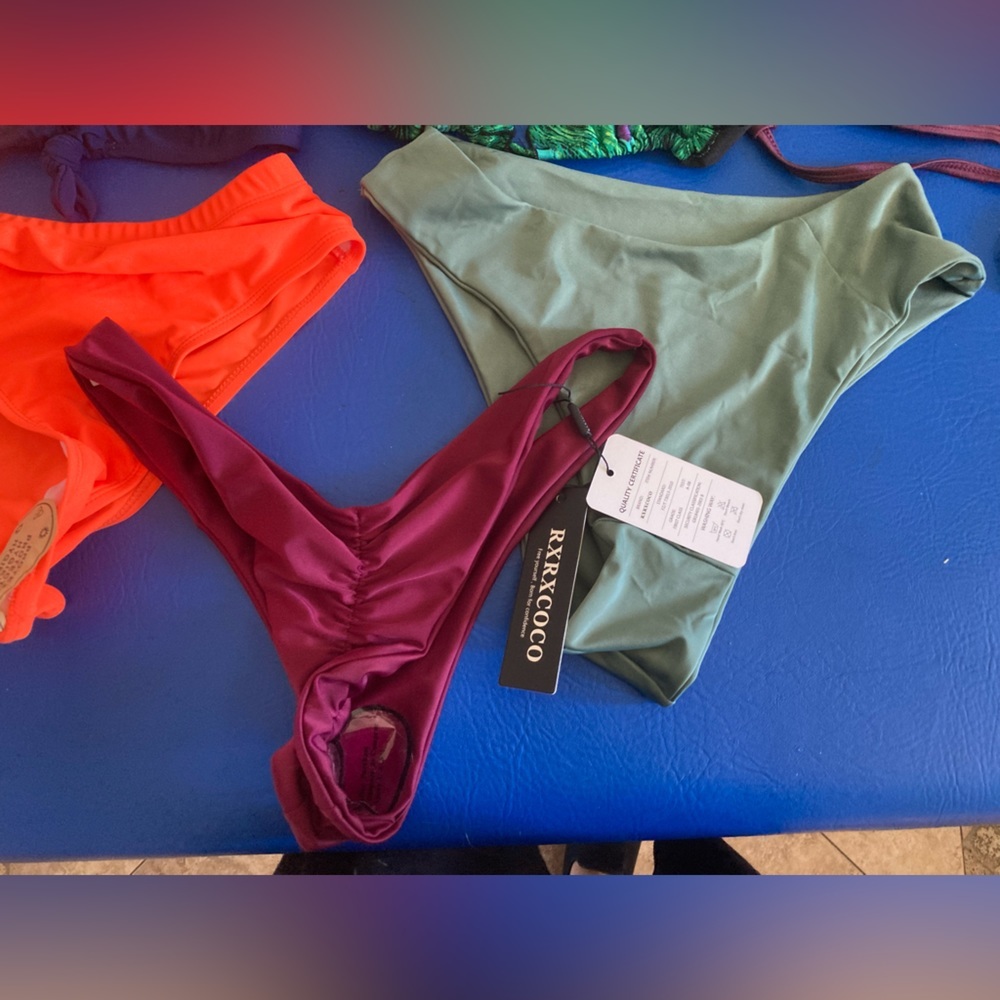 Womens bikini swimsuit 3 tops 3 bottoms mix n match. Bundle size small/xs/med - Picture 8 of 8